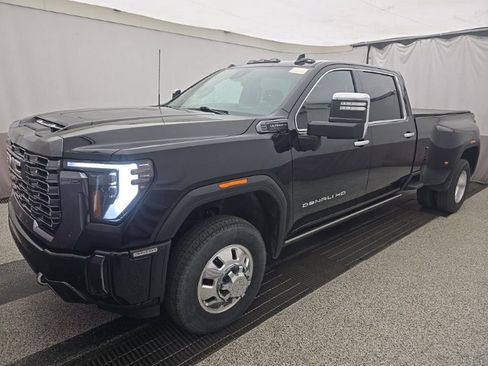 Used 2024 GMC Sierra 3500 Denali Ultimate AWD/4WD image 2