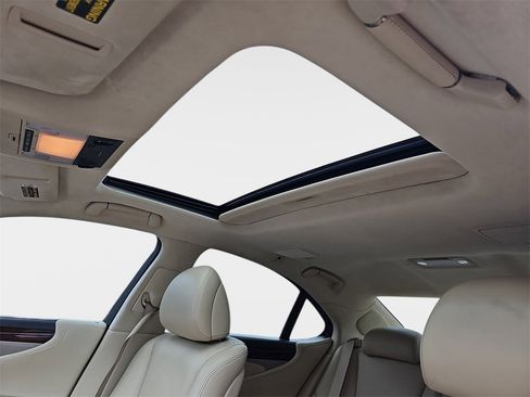 Used 2014 Lexus LS 460 w/ Comfort Package image 34