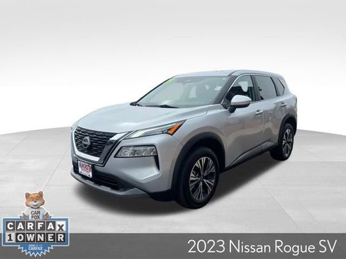 Used 2023 Nissan Rogue SV image 4