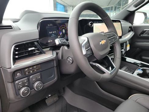 New 2026 Chevrolet Suburban Premier image 23