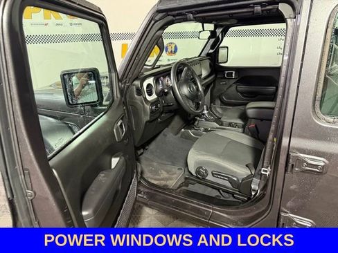Used 2025 Jeep Wrangler Unlimited Sport AWD/4WD image 3