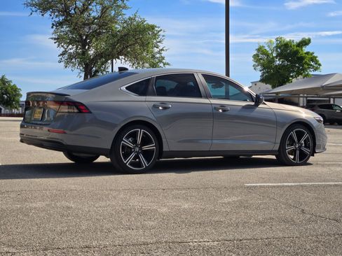 Used 2025 Honda Accord Sport image 3