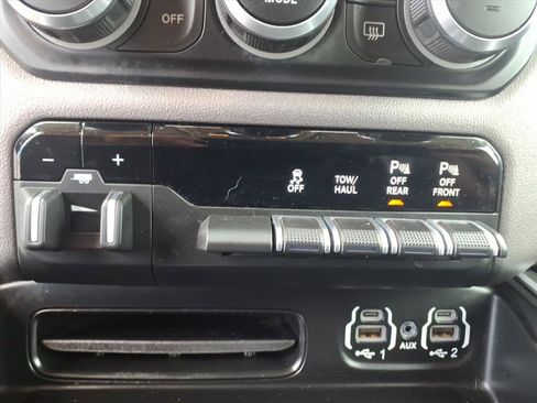Used 2020 RAM 1500 Big Horn AWD/4WD image 14
