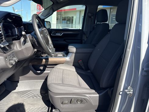 Used 2024 Chevrolet Silverado 1500 LT Trail Boss AWD/4WD image 12