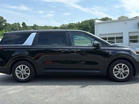 Used 2024 Kia Carnival LX FWD image 5