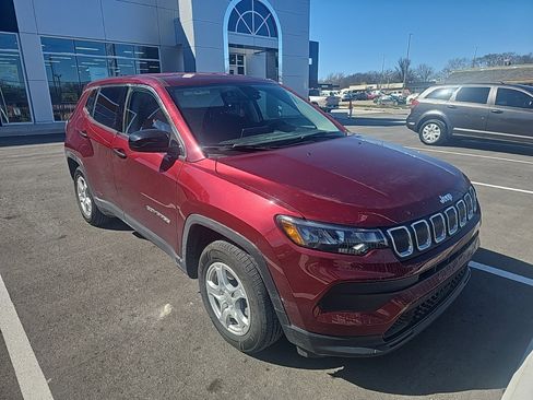 Used 2022 Jeep Compass Sport image 4