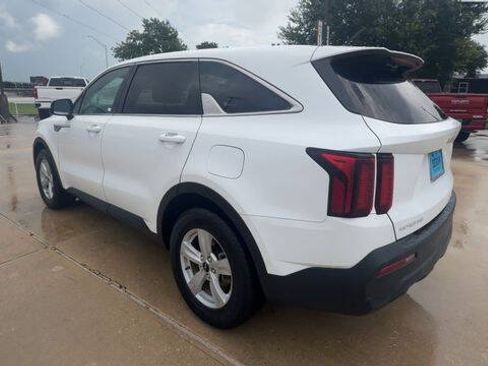 Used 2023 Kia Sorento LX FWD image 6