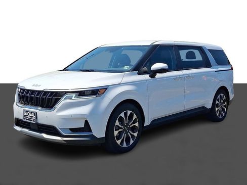 Used 2024 Kia Carnival EX FWD image 3
