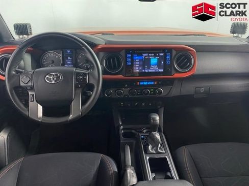 Used 2017 Toyota Tacoma TRD Off-Road w/ Premium & Technology Package AWD/4WD image 24