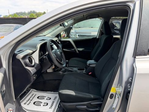 Used 2016 Toyota RAV4 LE FWD image 7