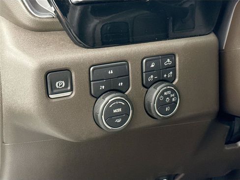Used 2025 Chevrolet Silverado 3500 LT w/ Safety Package AWD/4WD image 16
