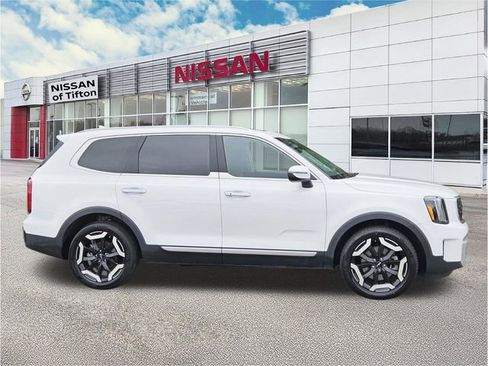 Used 2025 Kia Telluride S image 3