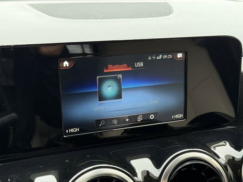 Certified 2021 Mercedes-Benz GLA 250 image 5