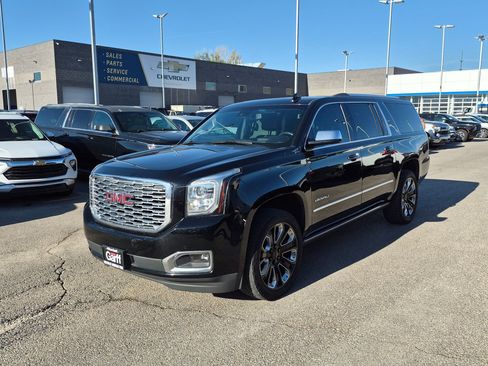 Used 2018 GMC Yukon XL Denali w/ Denali Ultimate Package AWD/4WD image 8