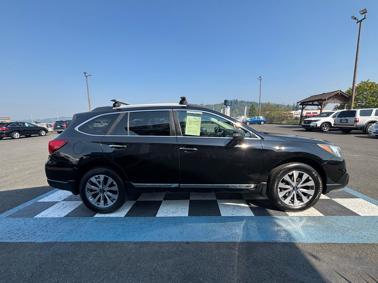 Used 2017 Subaru Outback 2.5i Touring w/ Popular Package #5A AWD/4WD image 6