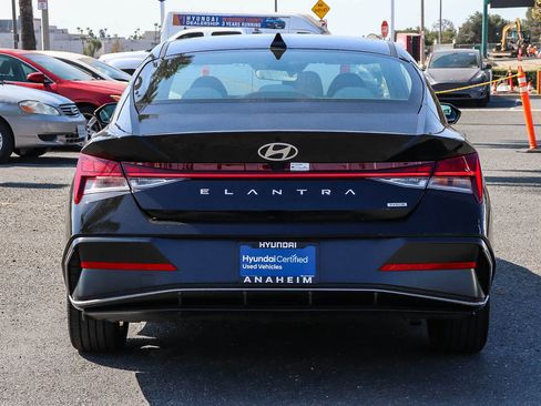 Used 2025 Hyundai Elantra Limited FWD image 8
