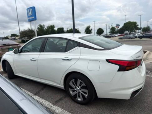 Used 2022 Nissan Altima 2.5 S FWD image 5