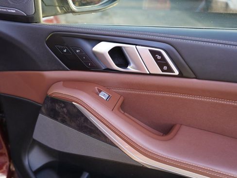 Used 2025 BMW X7 xDrive40i w/ Executive Package image 70