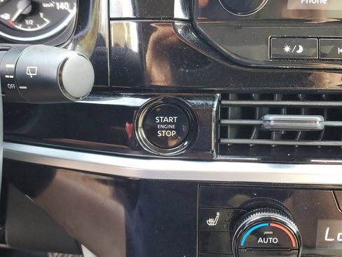Used 2025 Nissan Pathfinder SL FWD image 24