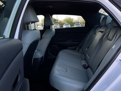 Used 2025 Hyundai Elantra Limited image 12