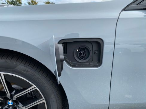 New 2026 BMW 750e xDrive 750e xDrive w/ Executive Package image 17