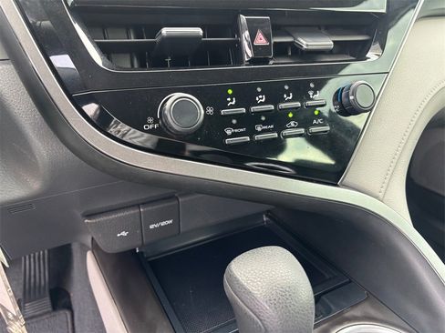 Used 2021 Toyota Camry LE image 20