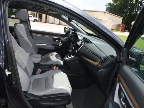 Used 2018 Honda CR-V Touring image 19