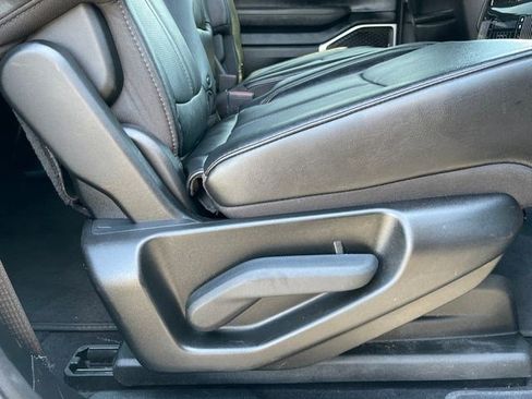 Certified 2024 Jeep Wagoneer L Series II w/ Flexible Seating Group AWD/4WD image 22
