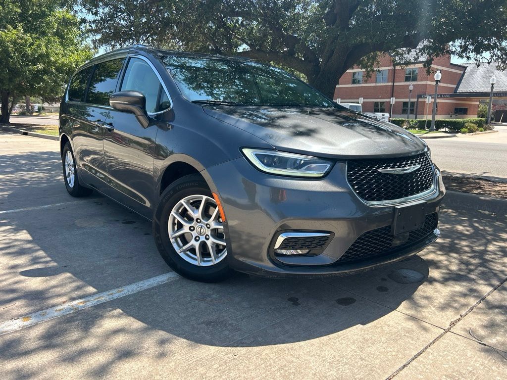 Used 2021 Chrysler Pacifica Touring-L FWD image 6