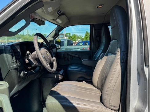 Used 2016 Chevrolet Express 3500 LS RWD image 18