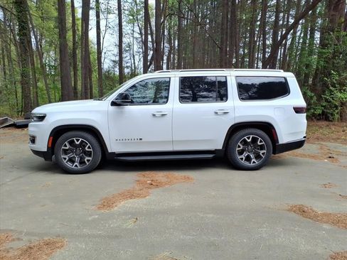 Used 2024 Jeep Wagoneer Series III image 37