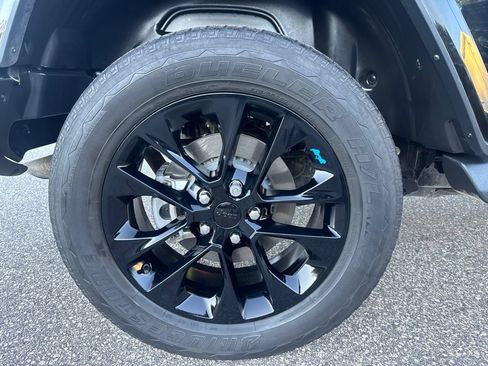 Used 2022 Jeep Wrangler Unlimited Sahara AWD/4WD image 26