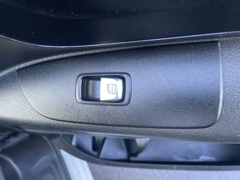 Used 2018 Mercedes-Benz Metris image 11