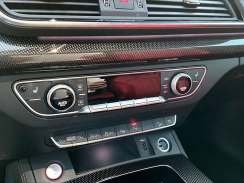 Used 2025 Audi SQ5 Prestige w/ Prestige Package image 25