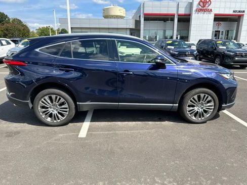 Certified 2021 Toyota Venza XLE w/ Softex Package AWD/4WD image 6