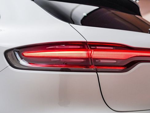 Used 2022 Porsche Macan S image 16