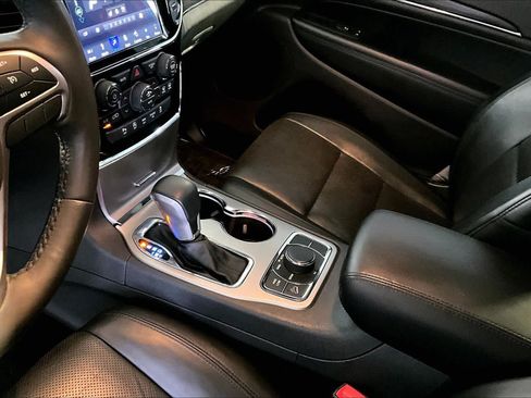 Used 2019 Jeep Grand Cherokee Limited w/ Luxury Group II AWD/4WD image 17