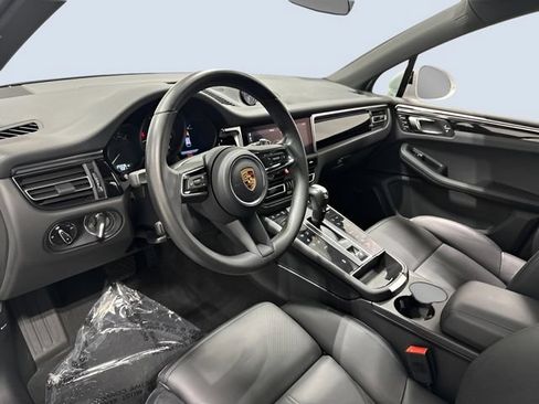 Used 2024 Porsche Macan AWD/4WD image 13