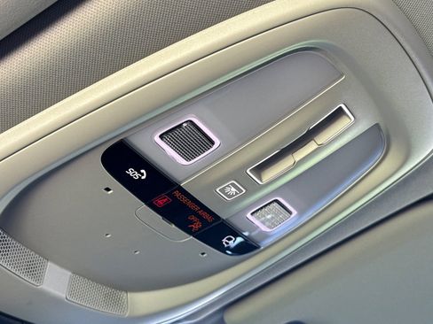 Used 2025 Volvo XC60 B5 Plus image 22