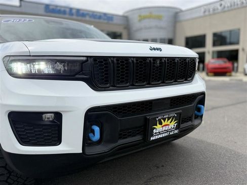 Used 2022 Jeep Grand Cherokee Trailhawk w/ Luxury Tech Group III AWD/4WD image 12