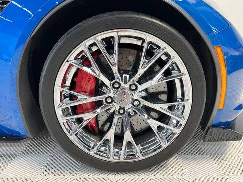 Used 2015 Chevrolet Corvette Z06 w/ 3LZ Preferred Equipment Group RWD image 19