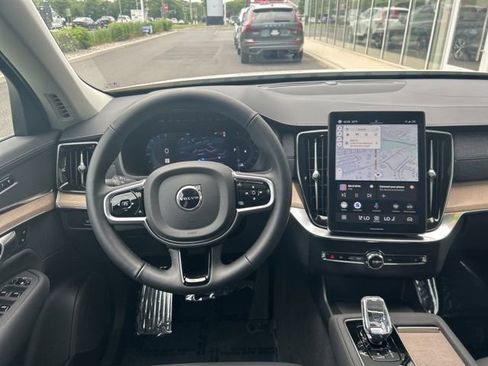 Certified 2025 Volvo XC90 B6 Plus AWD/4WD image 18