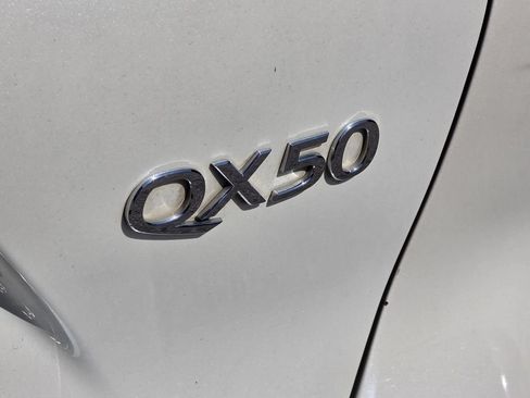 Used 2019 INFINITI QX50 Luxe w/ Navigation Package FWD image 5