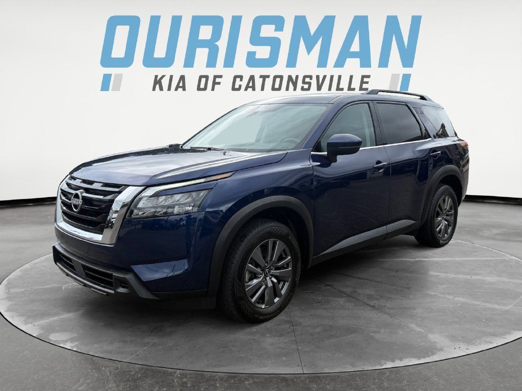 Used 2025 Nissan Pathfinder SV FWD image 2