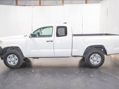 Used 2022 Toyota Tacoma SR AWD/4WD image 6