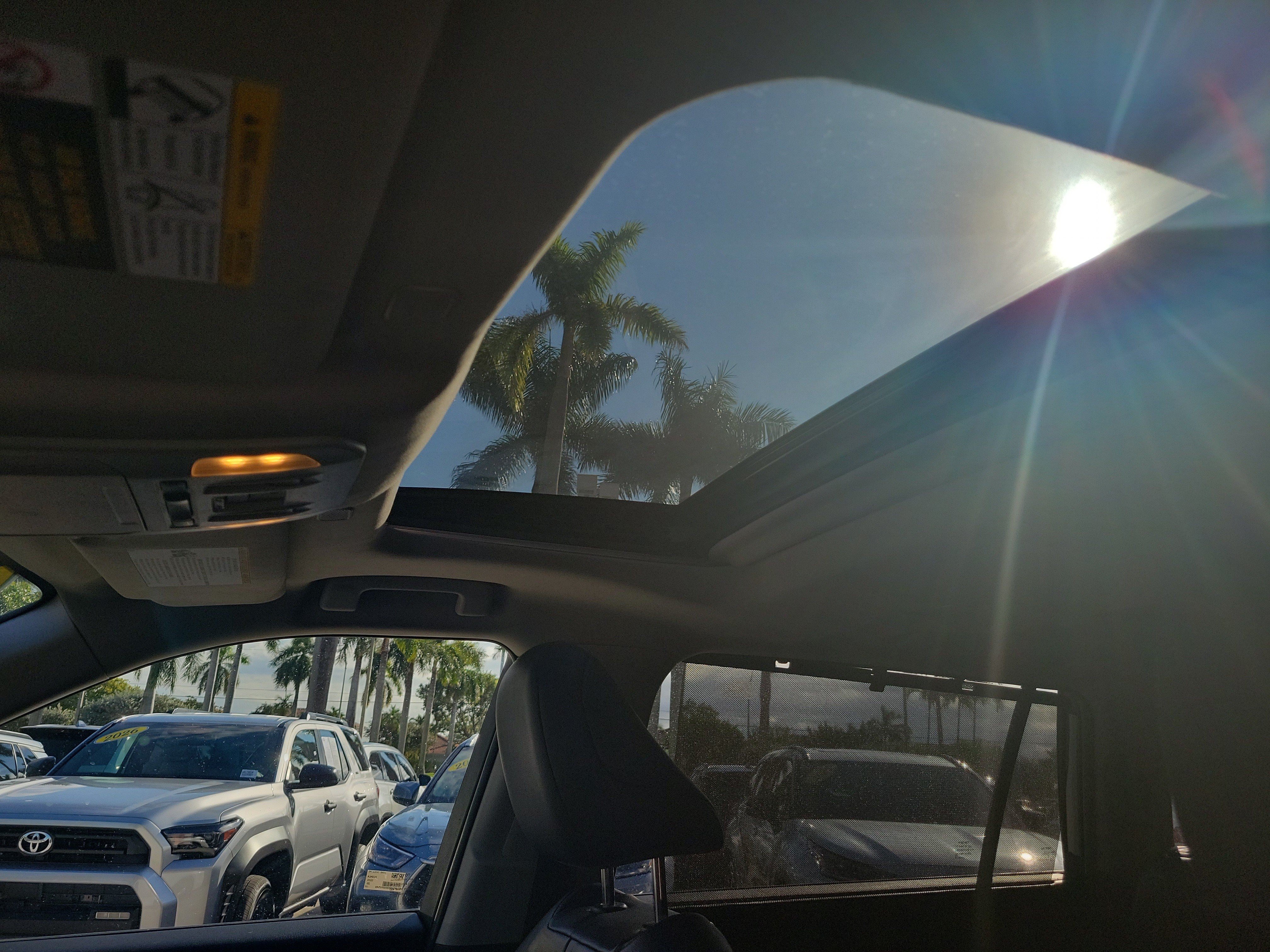 Used 2025 Toyota Highlander XLE FWD image 26