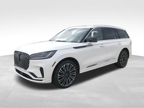 Used 2025 Lincoln Aviator Black Label AWD/4WD image 4