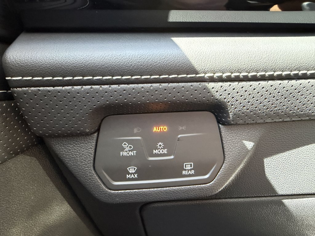 Used 2024 Volkswagen Atlas Cross Sport SE w/ Panoramic Sunroof Package FWD image 27