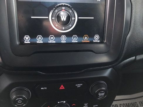 Used 2018 Jeep Renegade Altitude image 18