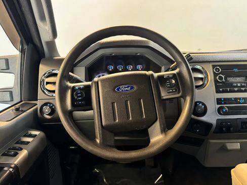 Used 2015 Ford F250 XLT w/ Camper Package AWD/4WD image 12